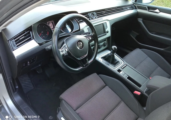 Volkswagen Passat cena 41900 przebieg: 297300, rok produkcji 2017 z Piła małe 254